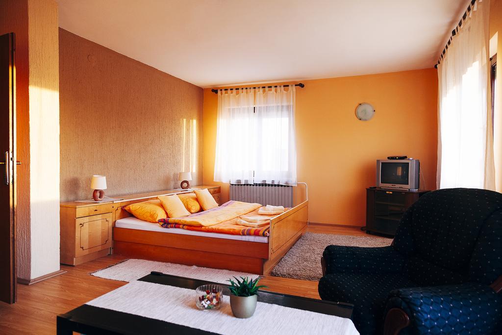 Apartmani Maraton Vukovar Quarto foto